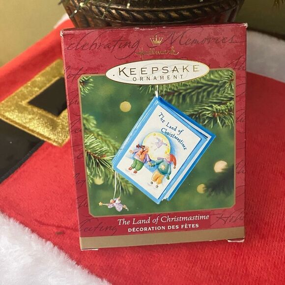 2001 Hallmark The Land of Christmastime Keepsake Ornament - Picture 1 of 9